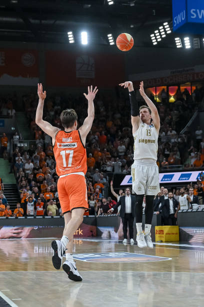 都以卓越的 都以卓越的